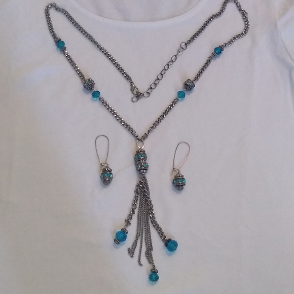 Woman's Necklace and Earring Set Aqua Blue Chrystals Silver Tone - Picture 4 of 7